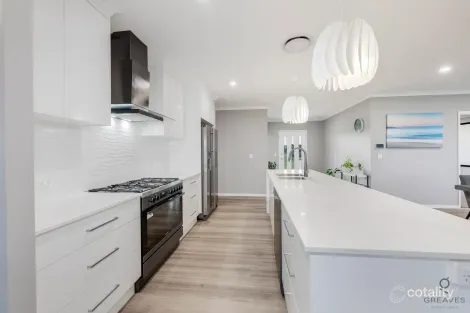 Property photo of 51 Cheshire Place Gooburrum QLD 4670