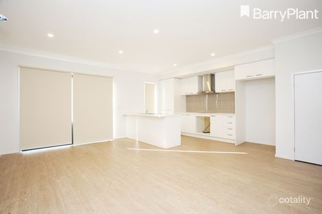 Property photo of 5 Aileron Alley Cranbourne North VIC 3977