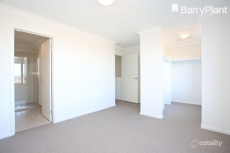 Property photo of 5 Aileron Alley Cranbourne North VIC 3977
