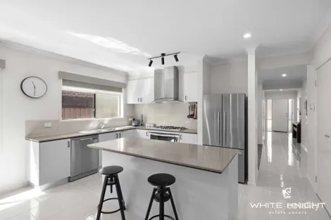 Property photo of 21 Eminence Way Craigieburn VIC 3064