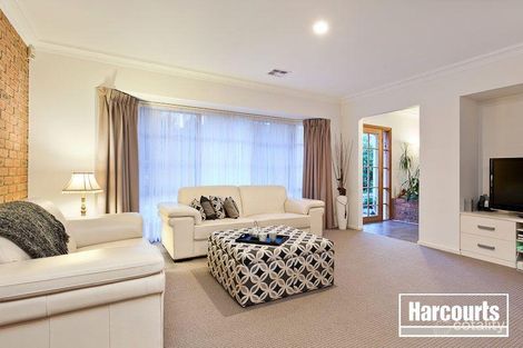 Property photo of 11 Hollydale Close Berwick VIC 3806