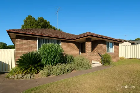 27 Parma Cres, St Helens Park, NSW 2560