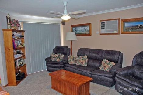 Property photo of 10 Crystal Gardens Cranbourne West VIC 3977