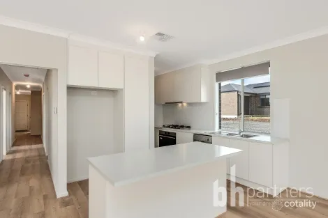 Property photo of 10 Murdoch Close Woodside SA 5244