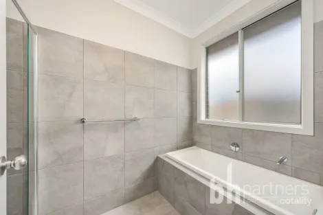 Property photo of 10 Murdoch Close Woodside SA 5244