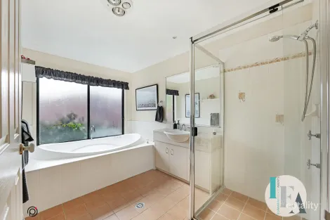 Property photo of 42 Campaspe Circuit Albion Park NSW 2527