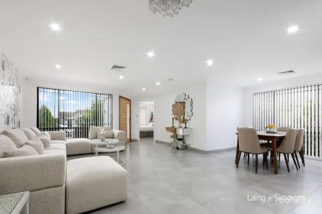 Property photo of 5 Oldbury Place West Hoxton NSW 2171