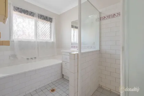 Property photo of 24 Willowtree Drive Flinders View QLD 4305