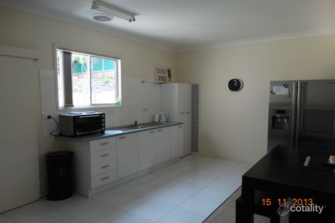 2 Hughes St, Point Clare, NSW 2250