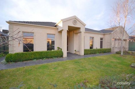 22 St Chester Ave, Lake Gardens, VIC 3355