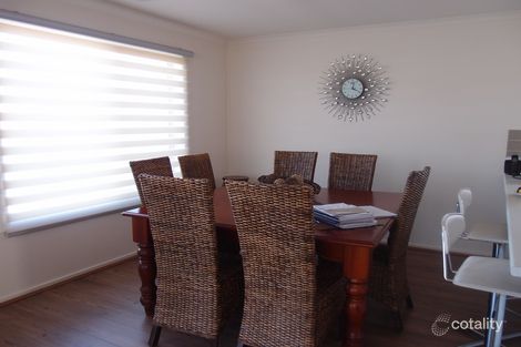 Property photo of 15 Fieldstone Way Brookfield VIC 3338