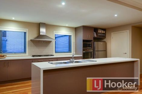 Property photo of 4 Yemaya Place Berwick VIC 3806