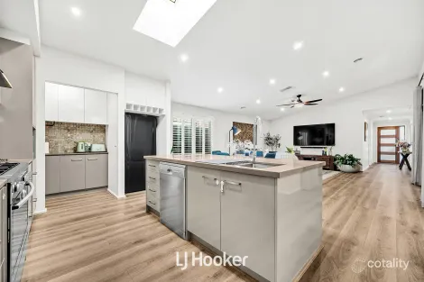 Property photo of 44 Mickleham Drive Cranbourne North VIC 3977
