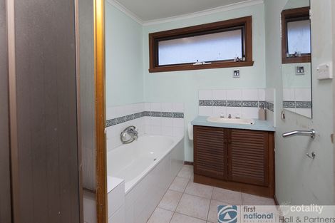 Property photo of 13 Bootie Court Endeavour Hills VIC 3802