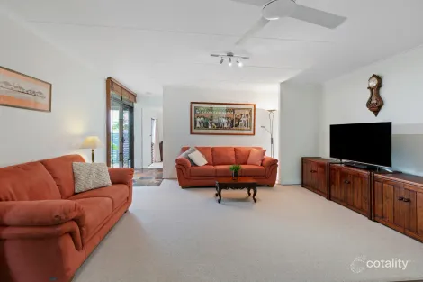Property photo of 8 Lorinya Court Battery Hill QLD 4551