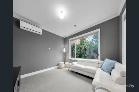 Property photo of 32 Champagne Grove Narre Warren South VIC 3805