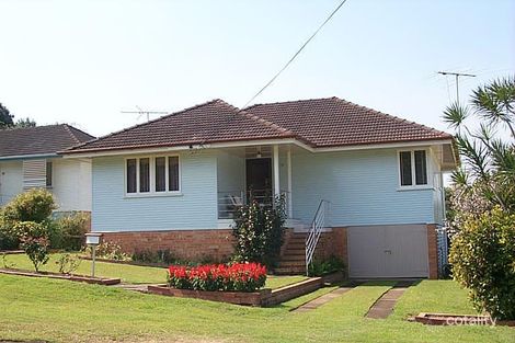 24 Iris St, Holland Park West, QLD 4121