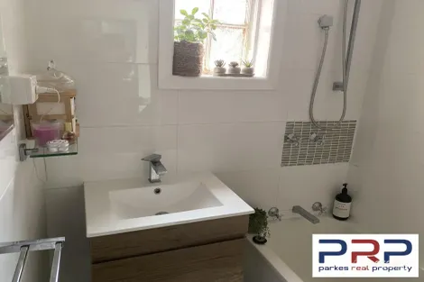 Property photo of 9 Close Street Parkes NSW 2870