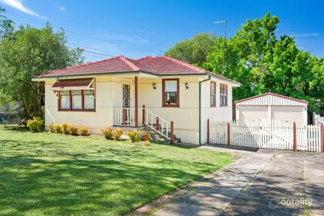 4 Butler Cres, South Penrith, NSW 2750
