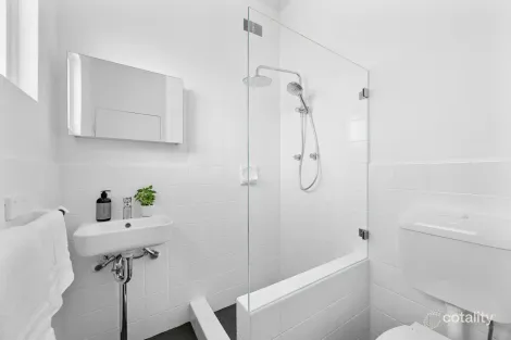 Property photo of 12/38 Ocean View Road Freshwater NSW 2096