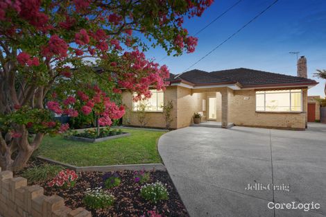 Property photo of 14 Normdale Road Bentleigh East VIC 3165