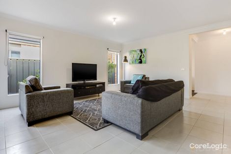 Property photo of 16 Finsbury Crescent Manor Lakes VIC 3024