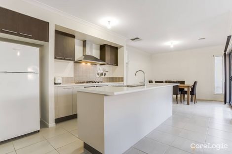 Property photo of 16 Finsbury Crescent Manor Lakes VIC 3024