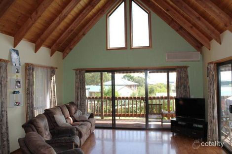 Property photo of 19 Terry Crescent Wimbledon Heights VIC 3922