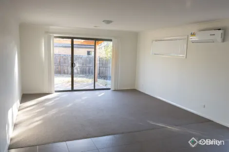 Property photo of 9 Hinkler Crescent Brookfield VIC 3338