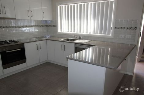 Property photo of 2/24 Dove Street Mount Austin NSW 2650