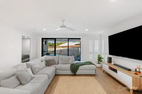 Property photo of 28 Scenic Drive Southside QLD 4570