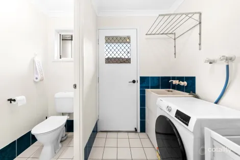 Property photo of 8 Shapcott Place Runcorn QLD 4113