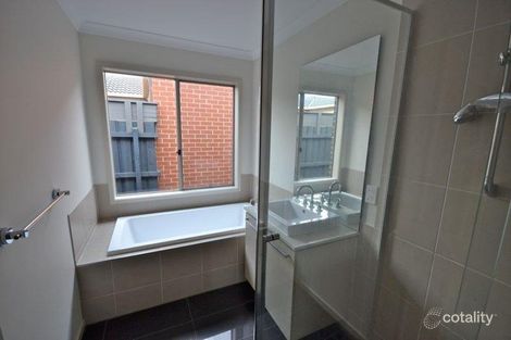 Property photo of 5 Shorey Place Cranbourne West VIC 3977