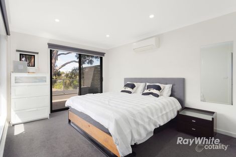 Property photo of 2/17 Forster Road Mount Waverley VIC 3149