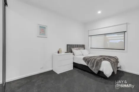 Property photo of 11 Truslove Court Endeavour Hills VIC 3802