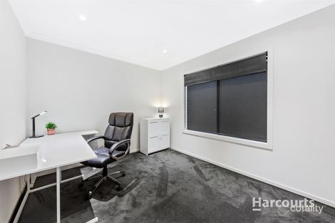 Property photo of 1 Waterview Drive Cairnlea VIC 3023