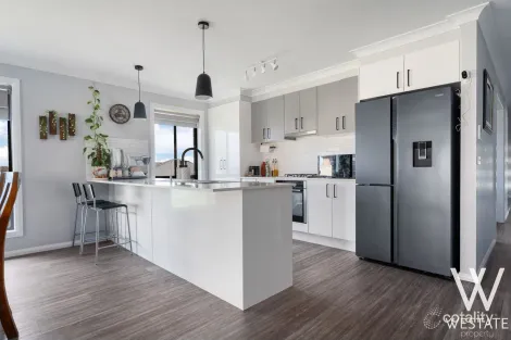 Property photo of 2 Newlands Crescent Kelso NSW 2795