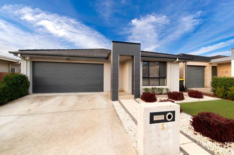 5 Bruce Dittmar St, Forde, ACT 2914