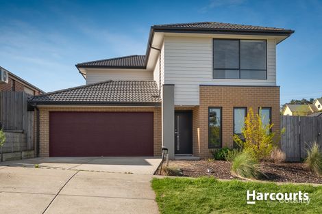 19 Carey Cres, Pakenham, VIC 3810