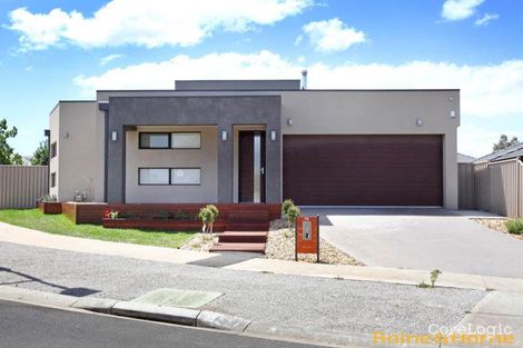 Property photo of 76 Oakview Parade Caroline Springs VIC 3023