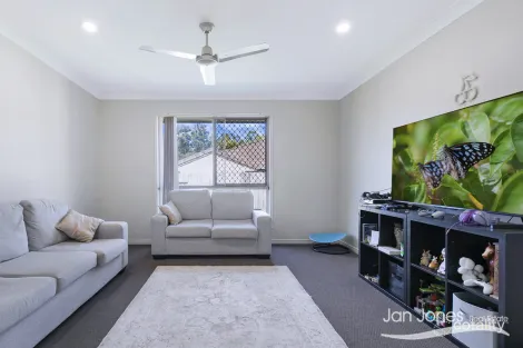 Property photo of 21 Grassdale Crescent Morayfield QLD 4506