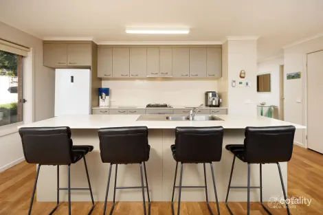 Property photo of 2 Olsen Place Baranduda VIC 3691