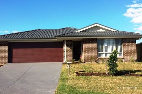 11 Oystercatcher St, Aberglasslyn, NSW 2320