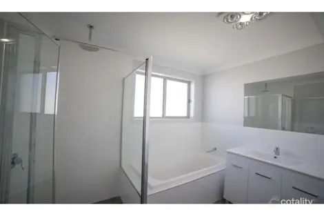 Property photo of 30 Apsley Crescent Dubbo NSW 2830