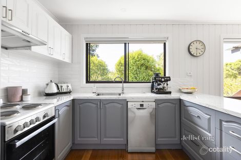 Property photo of 17 Woodland Grove Briar Hill VIC 3088