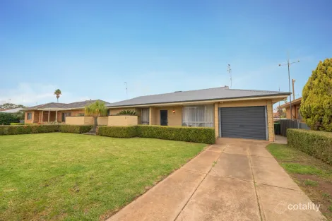 11 Downes Cres, Parkes, NSW 2870