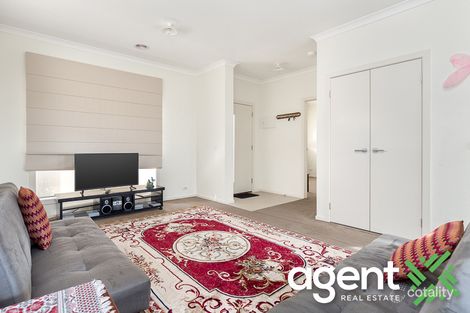 Property photo of 2/34 Sing Crescent Berwick VIC 3806