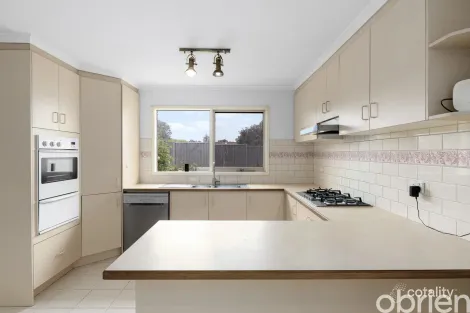 Property photo of 7 Hedgeley Drive Berwick VIC 3806