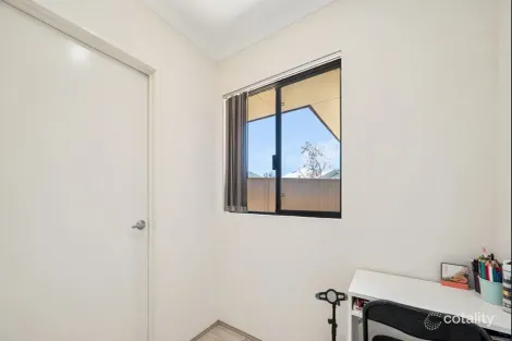 Property photo of 40 Becker Loop Mandogalup WA 6167