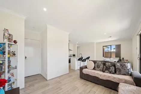 Property photo of 40 Becker Loop Mandogalup WA 6167